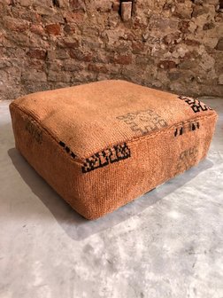 Vintage Boujaad poef 60x60x25cm, handgemaakt Marokkaanse Berber poef