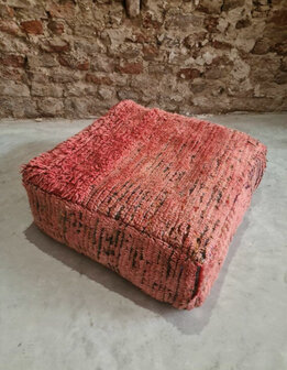 Vintage Boujaad poef 60x60x25cm, handgemaakt Marokkaanse Berber poef