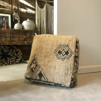 Vintage Boujaad poef 60x60x25cm, handgemaakt Marokkaanse Berber poef