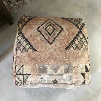Vintage Boujaad poef 60x60x25cm, handgemaakt Marokkaanse Berber poef