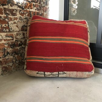 Vintage Boujaad poef 60x60x25cm, handgemaakt Marokkaanse Berber poef