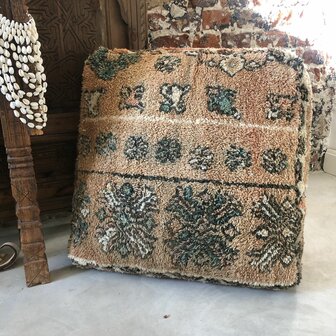 Vintage Boujaad poef 60x60x25cm, handgemaakt Marokkaanse Berber poef