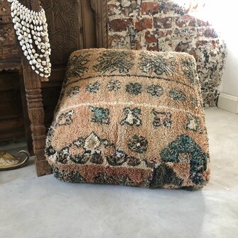 Vintage Boujaad poef 60x60x25cm, handgemaakt Marokkaanse Berber poef