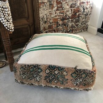 Vintage Boujaad poef 60x60x25cm, handgemaakt Marokkaanse Berber poef