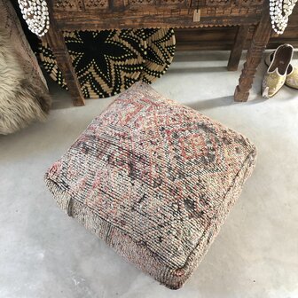 Vintage Boujaad poef 60x60x25cm, handgemaakt Marokkaanse Berber poef