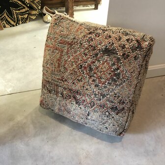 Vintage Boujaad poef 60x60x25cm, handgemaakt Marokkaanse Berber poef