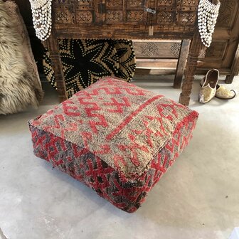 Vintage Boujaad poef 60x60x25cm, handgemaakt Marokkaanse Berber poef