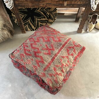 Vintage Boujaad poef 60x60x25cm, handgemaakt Marokkaanse Berber poef