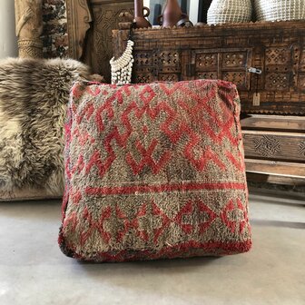 Vintage Boujaad poef 60x60x25cm, handgemaakt Marokkaanse Berber poef