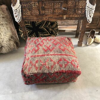 Vintage Boujaad poef 60x60x25cm, handgemaakt Marokkaanse Berber poef