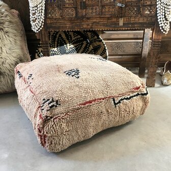 Vintage Boujaad poef 60x60x25cm, handgemaakt Marokkaanse Berber poef