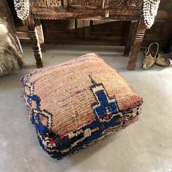 Vintage Boujaad poef 60x60x25cm, handgemaakt Marokkaanse Berber poef