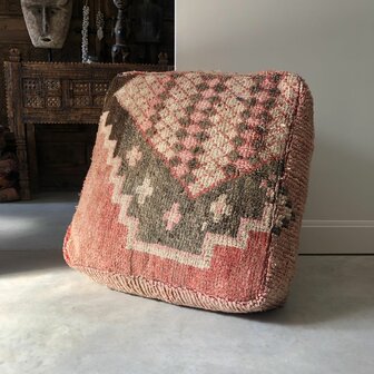 Vintage Boujaad poef 60x60x25cm, handgemaakt Marokkaanse Berber poef