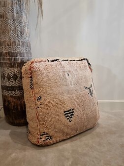 Vintage Boujaad poef 60x60x25cm, handgemaakt Marokkaanse Berber poef