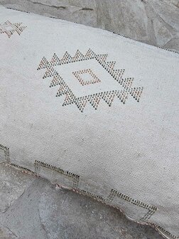 Sabra silk - cactus zijde kussen 50x95cm