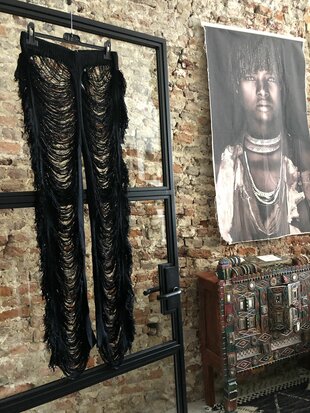 Tulum shredded pants; kleur zwart