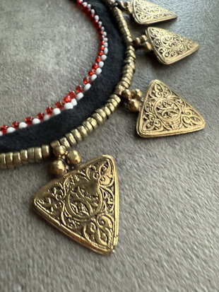 Vintage choker uit India met gouden details