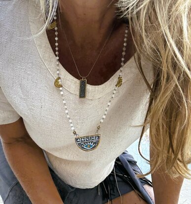 Handgemaakte prayer ketting uit Ankara – met keramisch amulet en bronzen details
