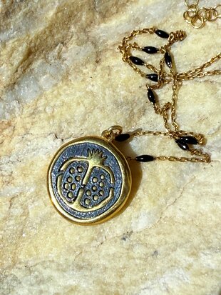 Fijne sterling zilveren ketting met gold doublure, zwarte onyx en granaatappel medaillon - handgemaakt in Istanboel