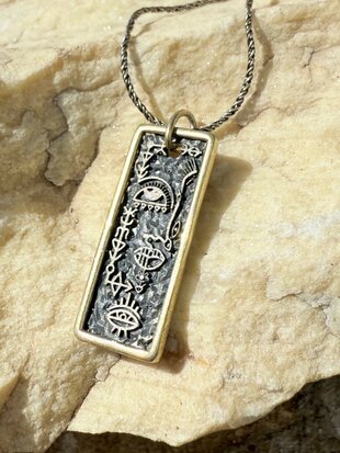 Fijne sterling zilveren ketting met goud doublure & geoxideerde hieroglyfen-amulet