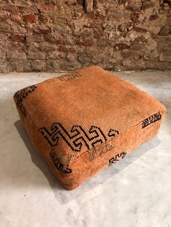 Vintage Boujaad poef 60x60x25cm, handgemaakt Marokkaanse Berber poef