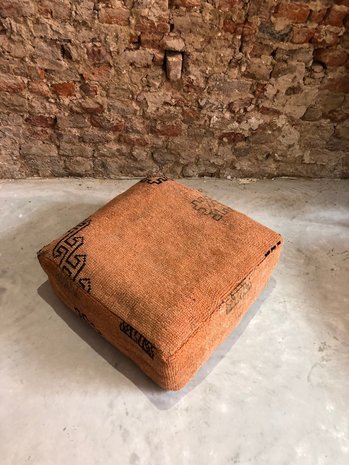 Vintage Boujaad poef 60x60x25cm, handgemaakt Marokkaanse Berber poef