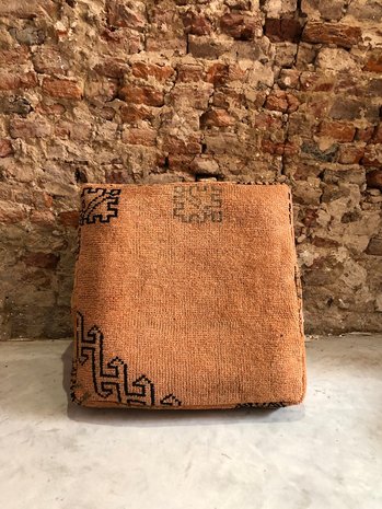 Vintage Boujaad poef 60x60x25cm, handgemaakt Marokkaanse Berber poef