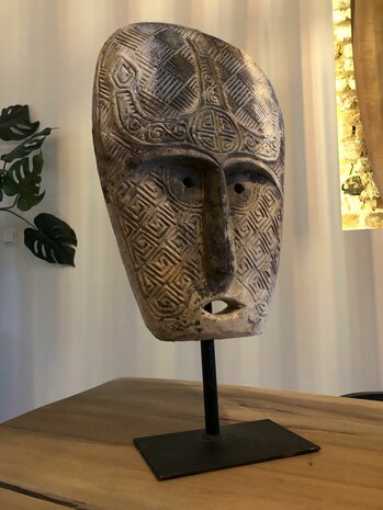 Ethnisch houten masker op statief - XL 
