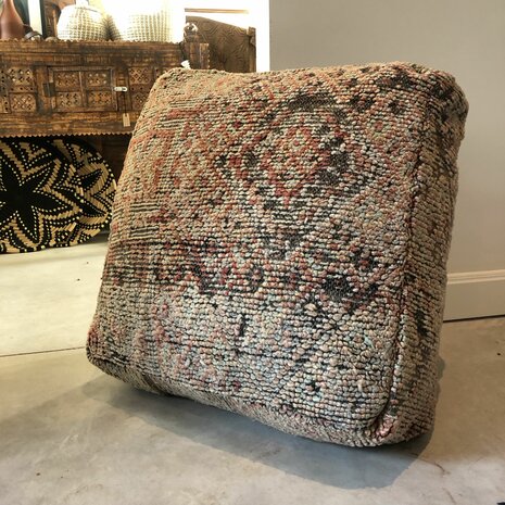 Vintage Boujaad poef 60x60x25cm, handgemaakt Marokkaanse Berber poef