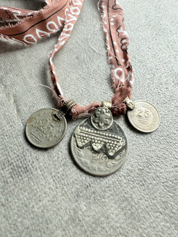 Bandana ketting / armband met oude munten