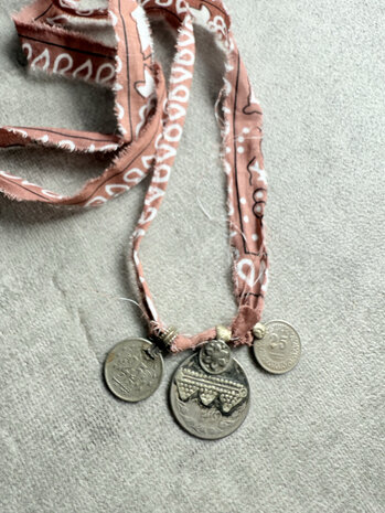 Bandana ketting / armband met oude munten