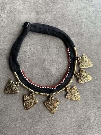 Vintage choker uit India met gouden details