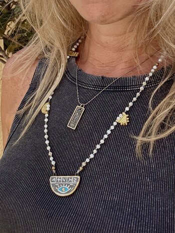 Handgemaakte prayer ketting uit Ankara – met keramisch amulet en bronzen details